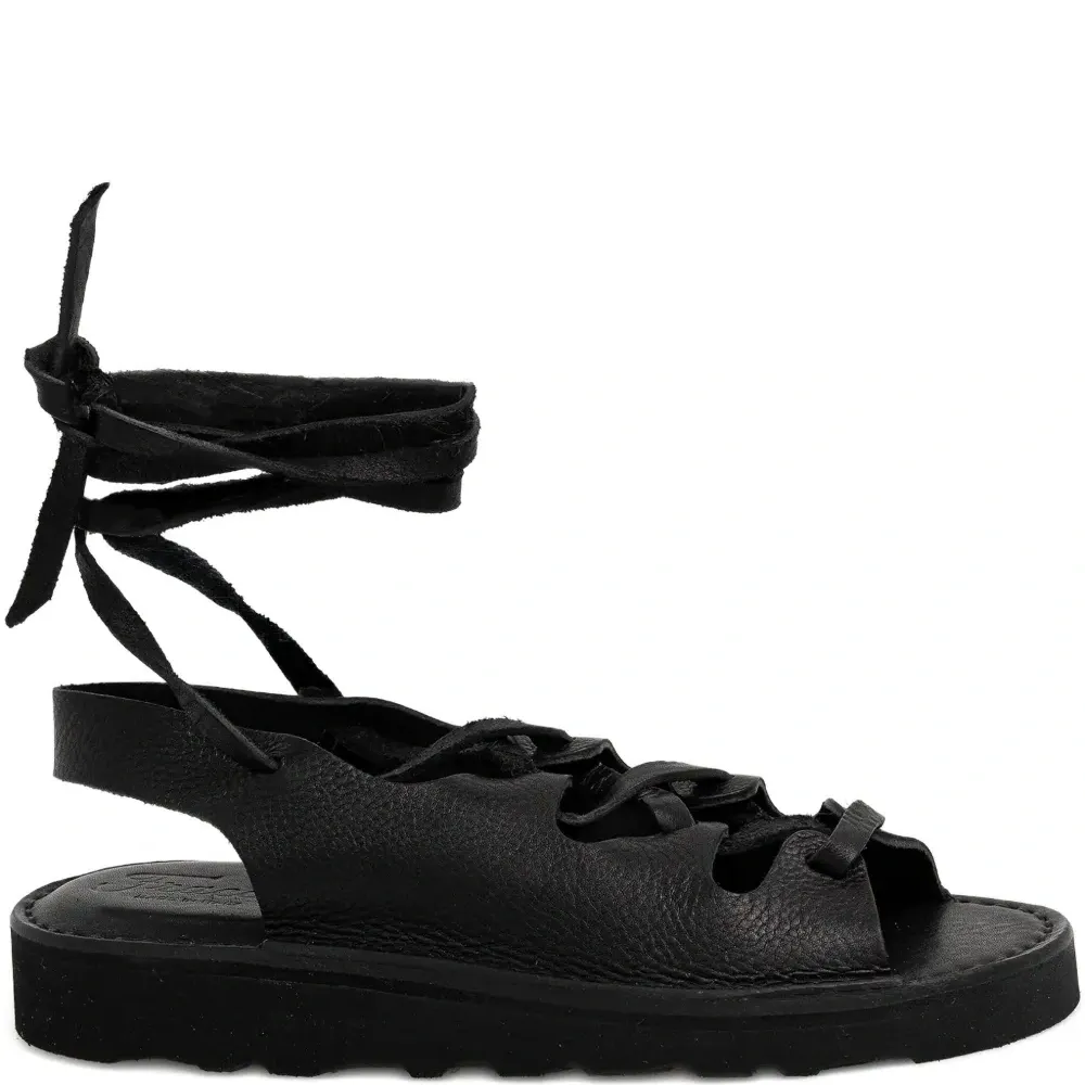 сандалии на шнуровке