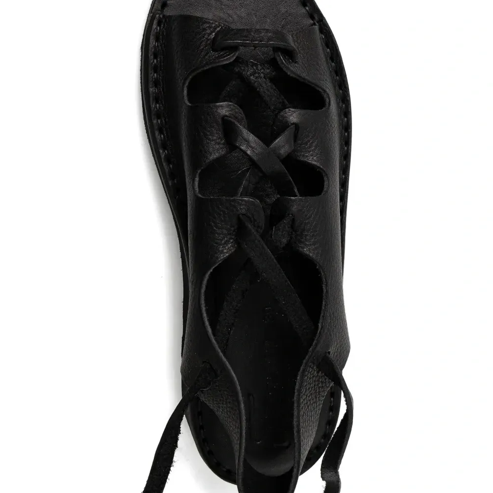 сандалии на шнуровке