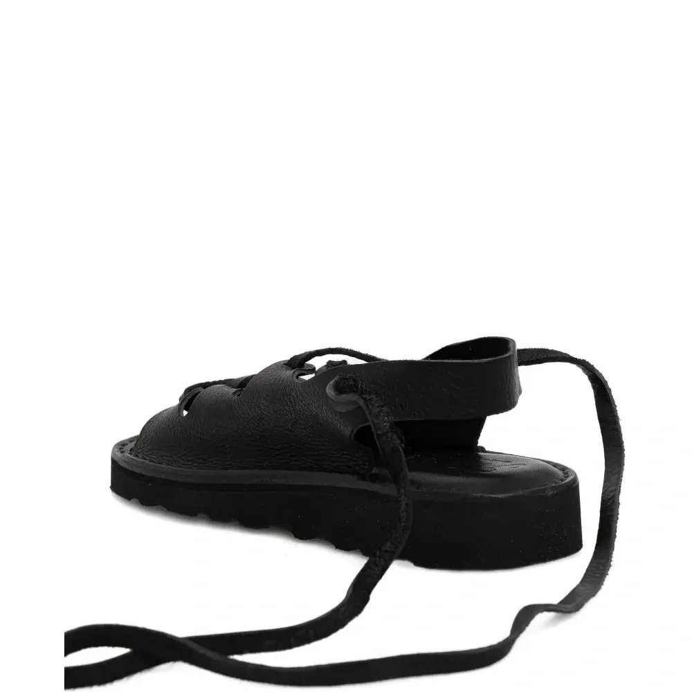 сандалии на шнуровке