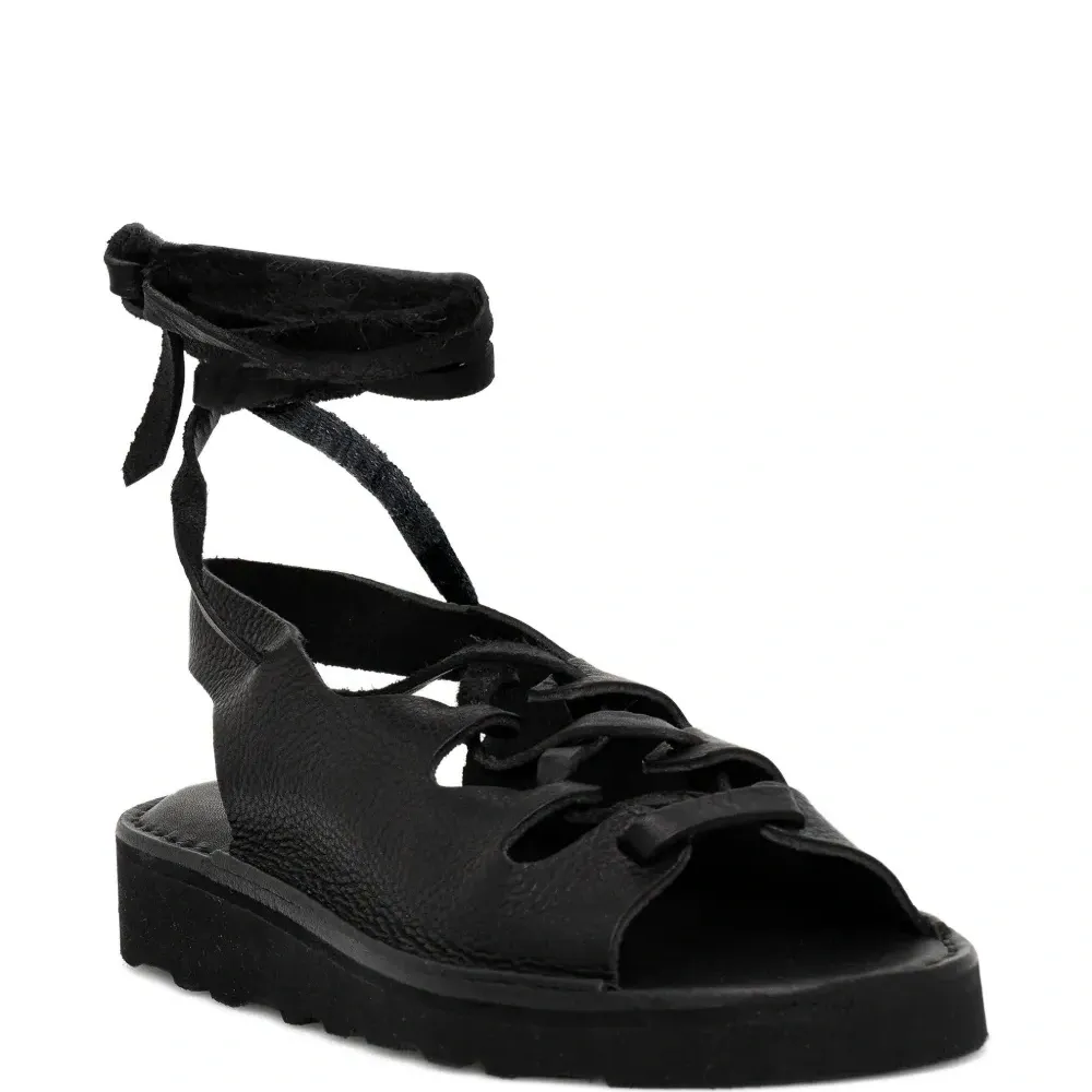 сандалии на шнуровке