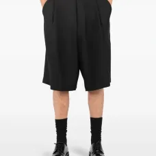 Шорты строгого кроя со складками Шорты строгого кроя со складками