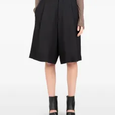 Шорты строгого кроя со складками
