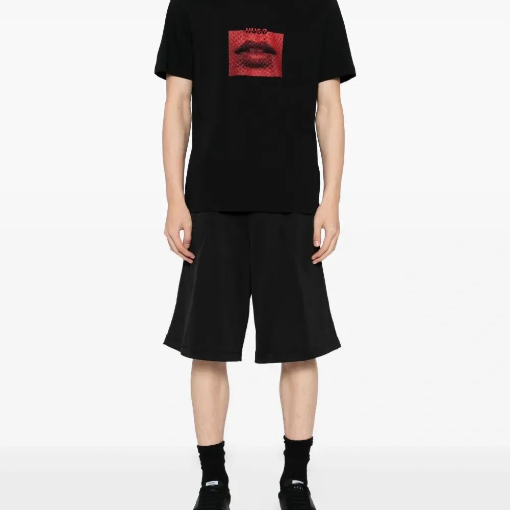 Футболка с графичным принтом