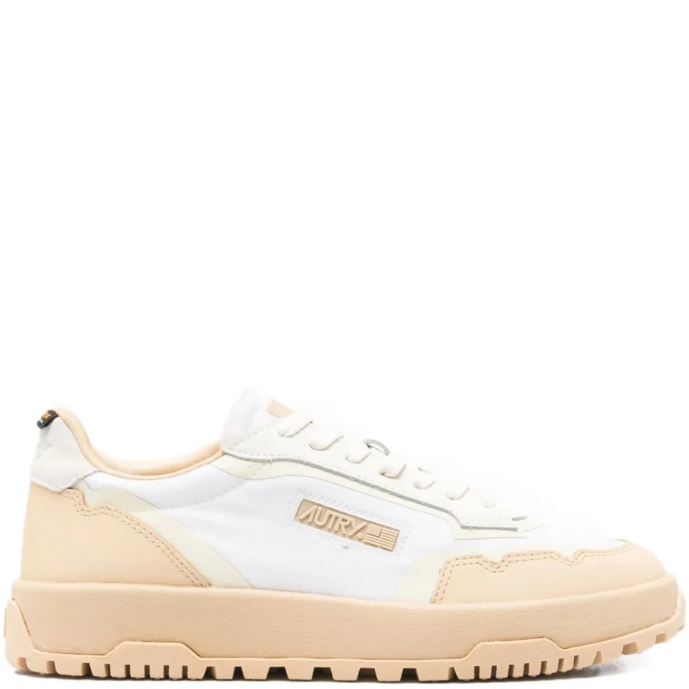 Кроссовки со вставками