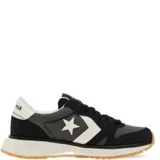 кроссовки с нашивками