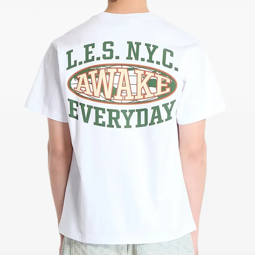 футболка с логотипом