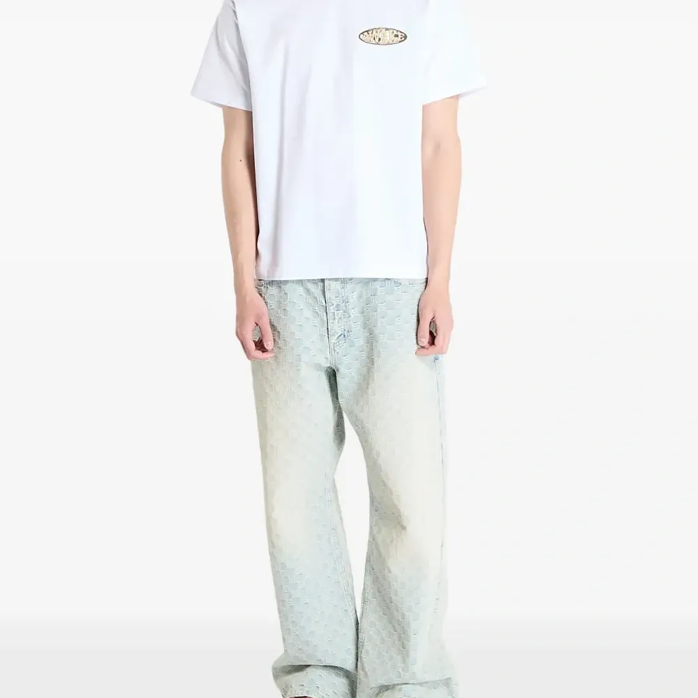 футболка с логотипом