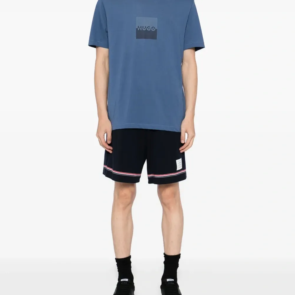 Футболка с логотипом