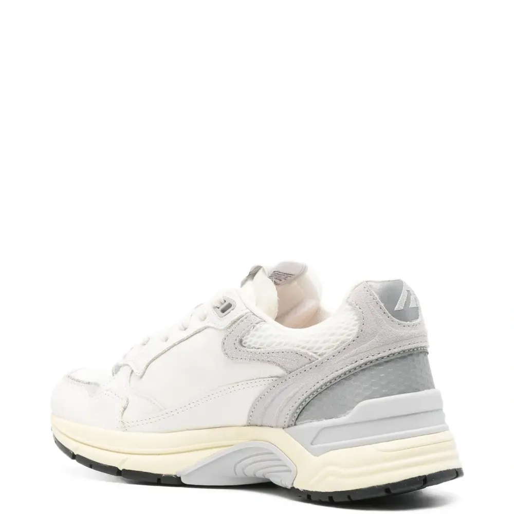 Кроссовки со вставками