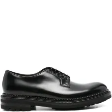 лакированные туфли на шнуровке