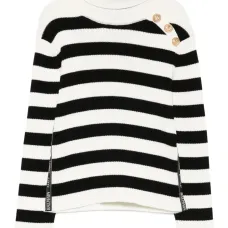 полосатый свитер с высоким воротником