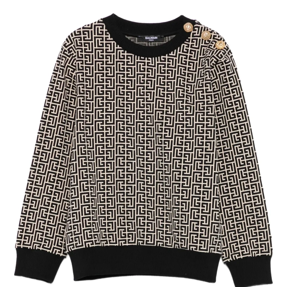 свитер с монограммой