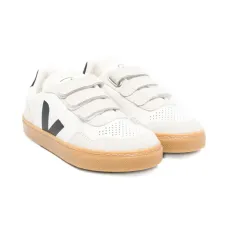 Кроссовки V-90