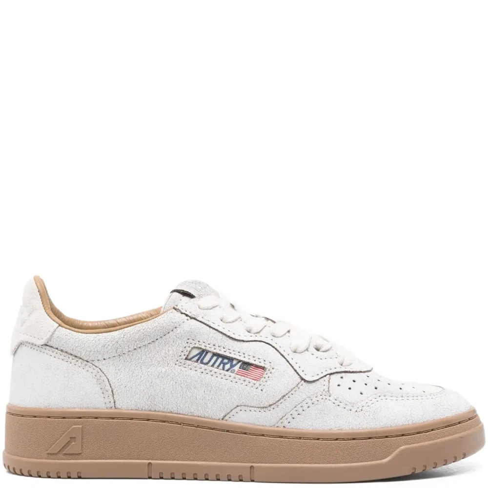 Кроссовки с перфорацией