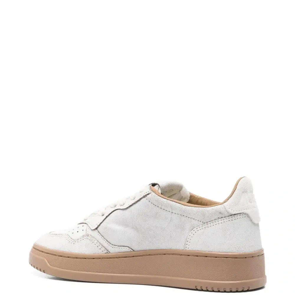 Кроссовки с перфорацией