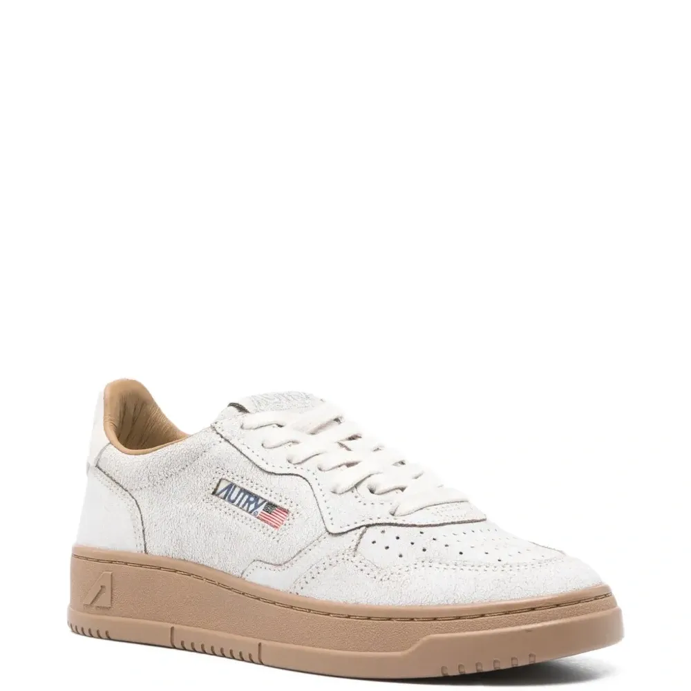 Кроссовки с перфорацией