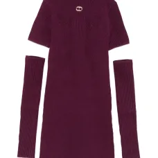 платье в рубчик с высоким воротником