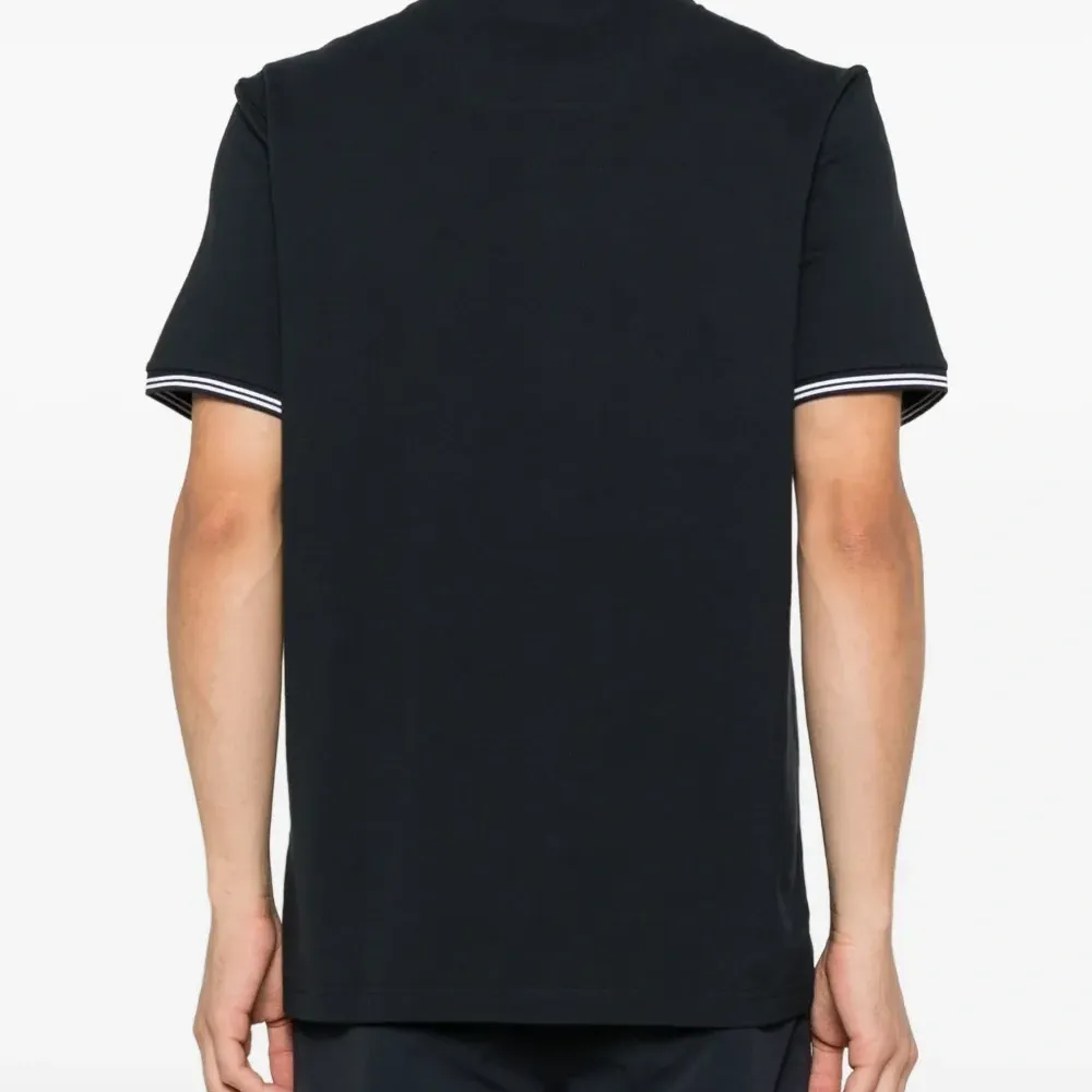 Футболка с круглым вырезом