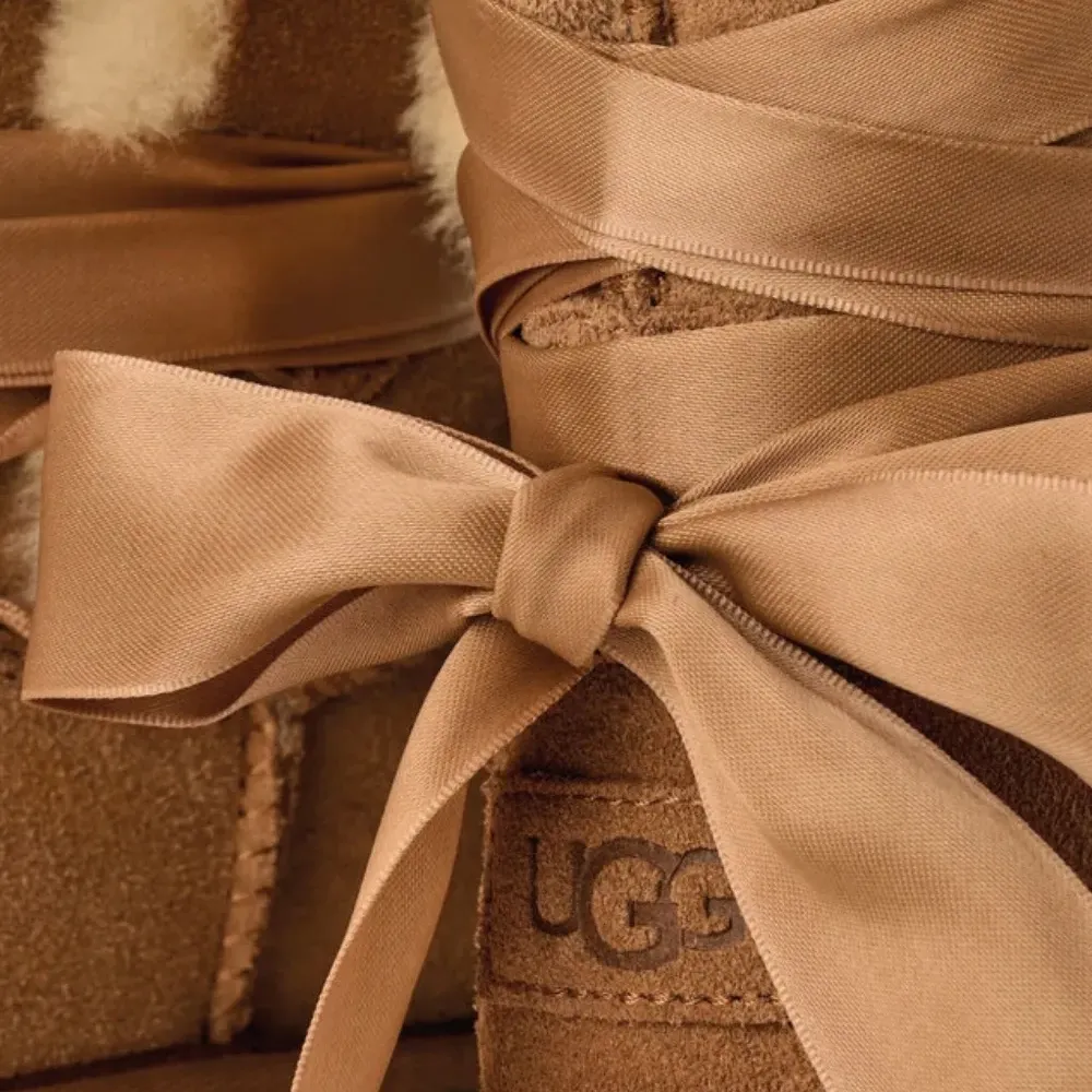 Ботинки с мехом и логотипом