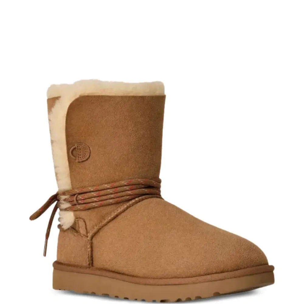 Ботинки с мехом и логотипом