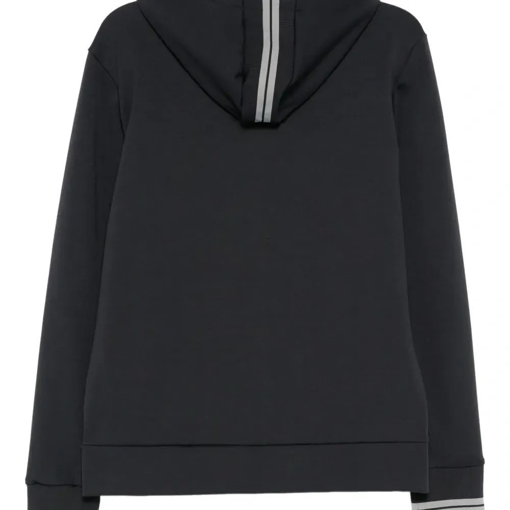 Худи с тисненым логотипом