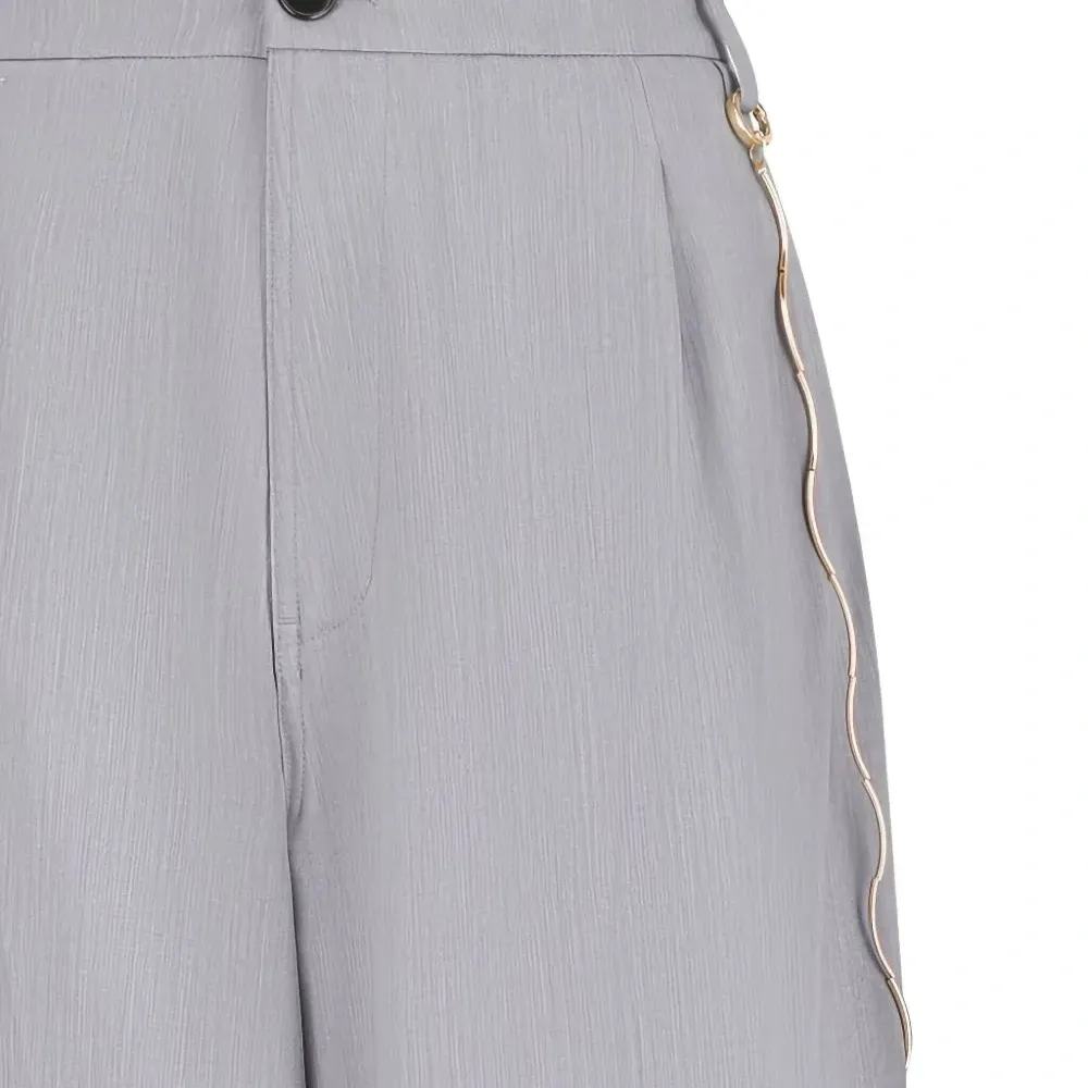 Брюки со складками и цепочкой Брюки со складками и цепочкой