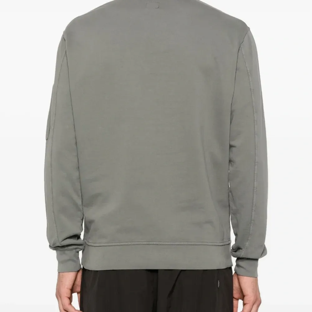 Толстовка с линзой