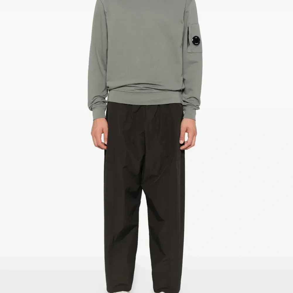 Толстовка с линзой