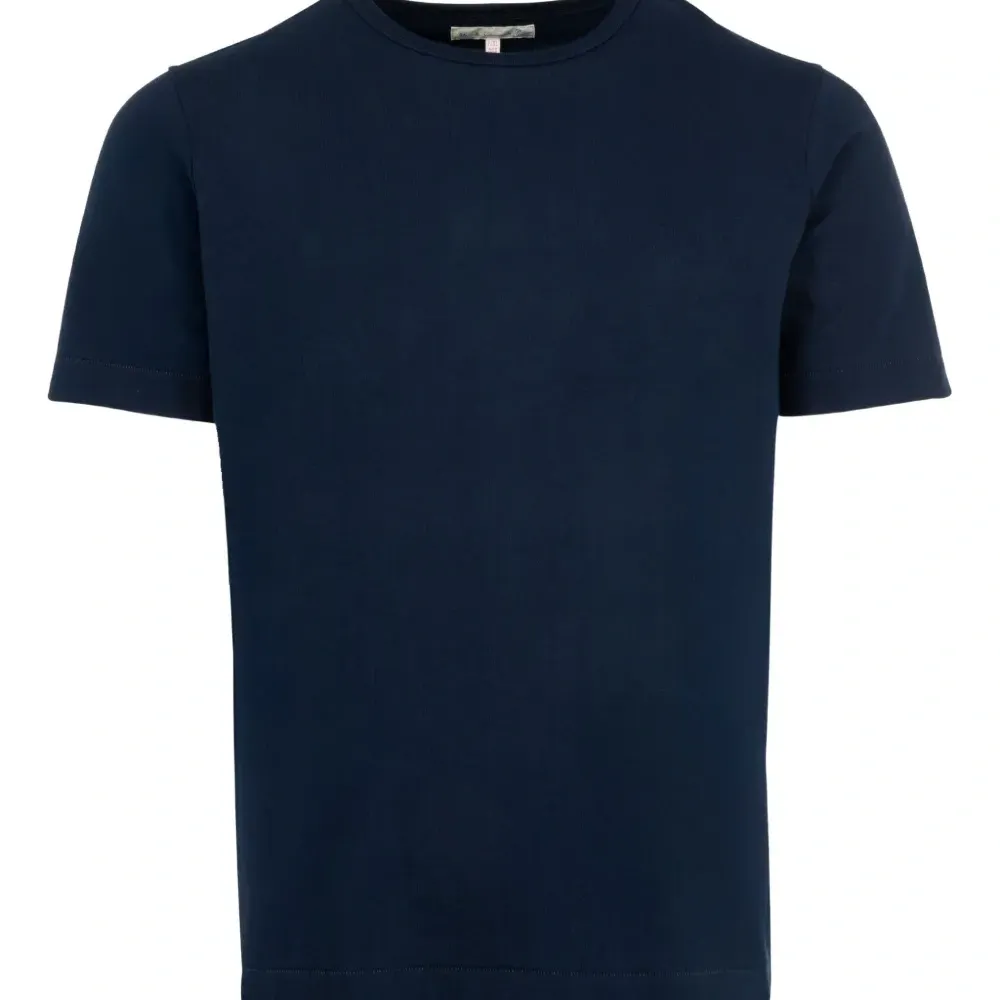 футболка с круглым вырезом футболка с круглым вырезом