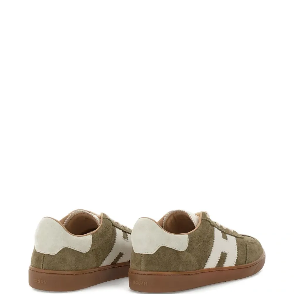 кроссовки со вставками и логотипом кроссовки со вставками и логотипом