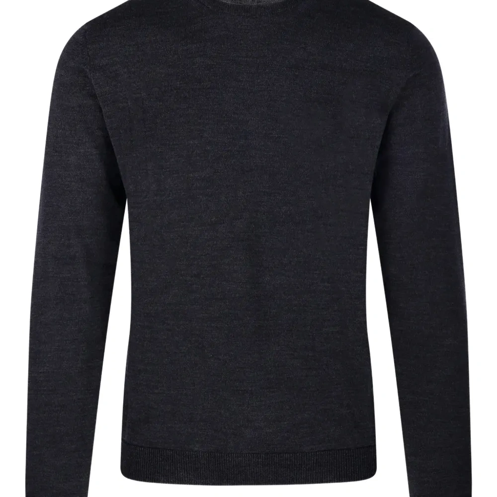 свитер с круглым вырезом