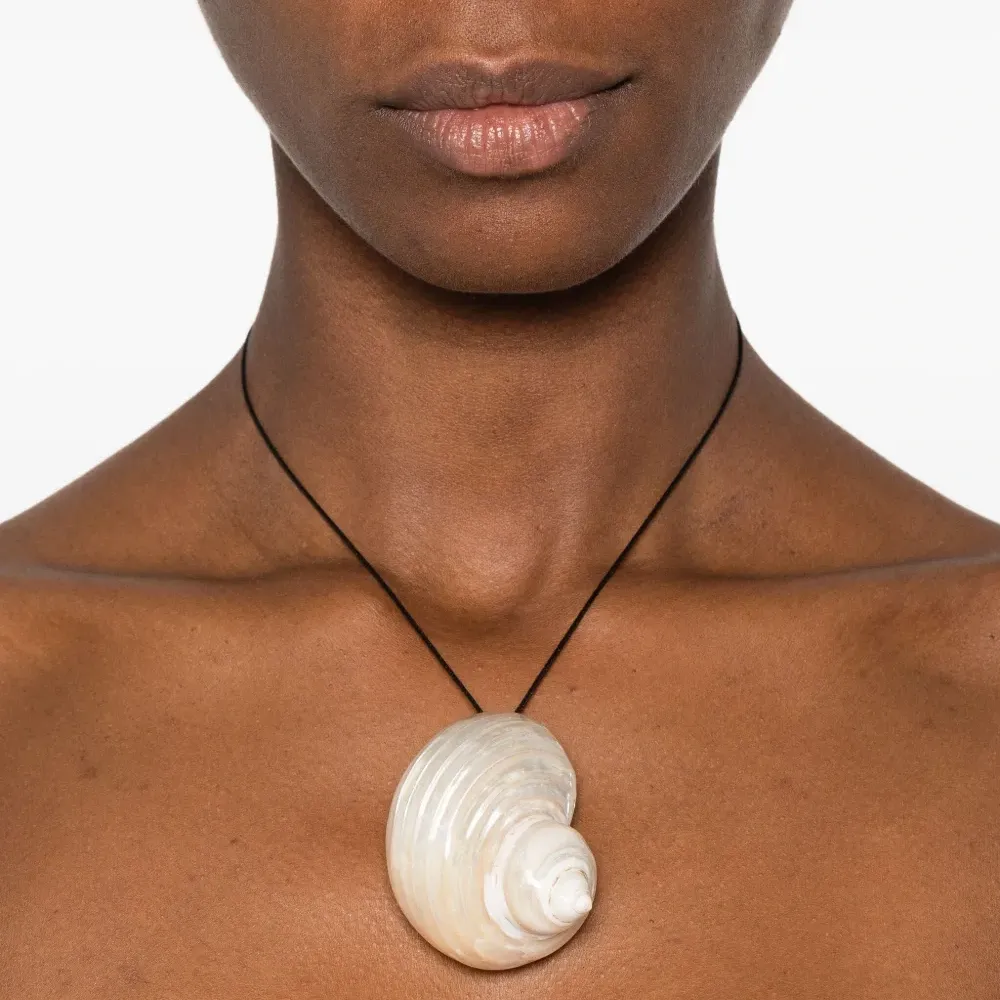 Ожерелье с подвеской-ракушкой