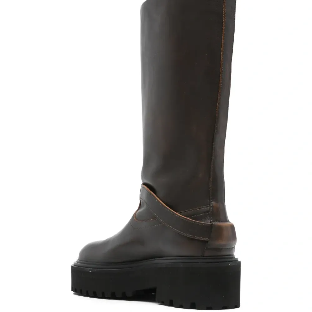 Ботинки с пряжками Ботинки с пряжками