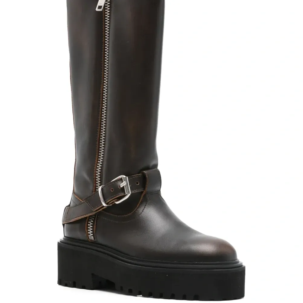 Ботинки с пряжками Ботинки с пряжками