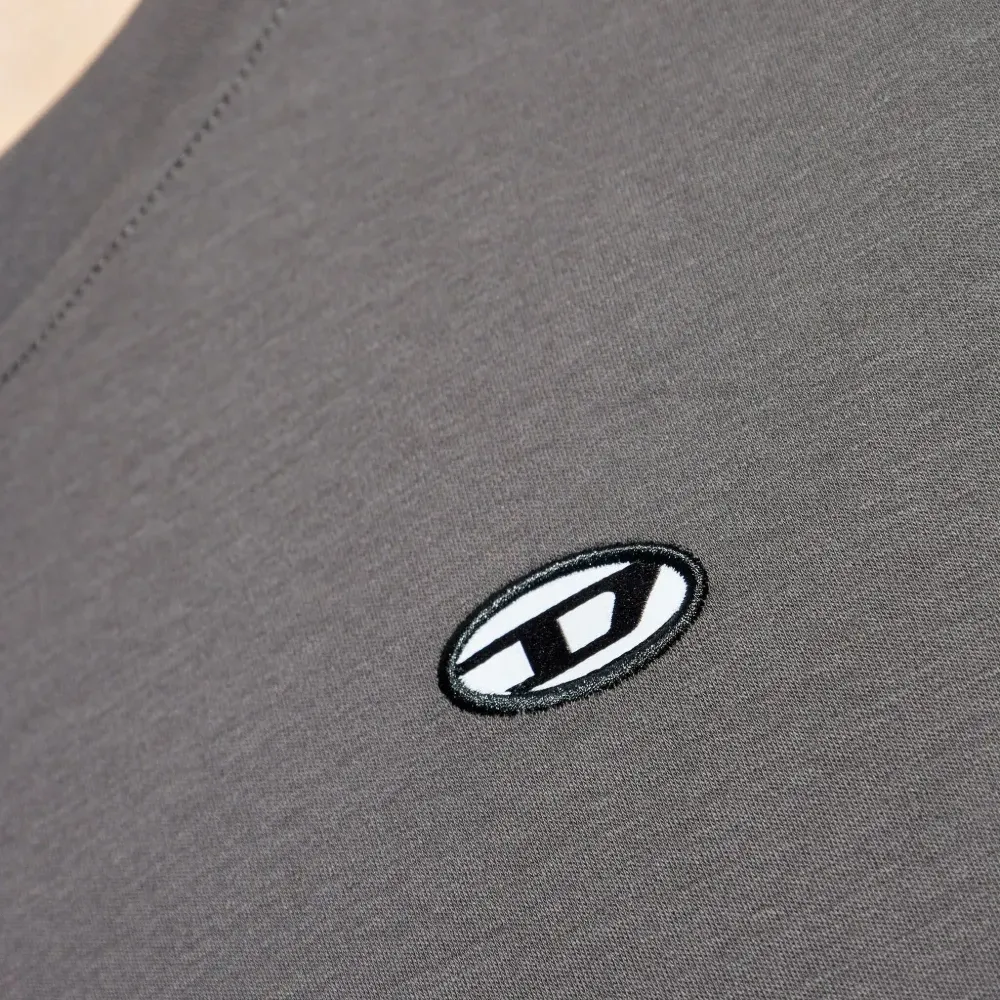 Футболка T-Just-Doval с вышитым логотипом