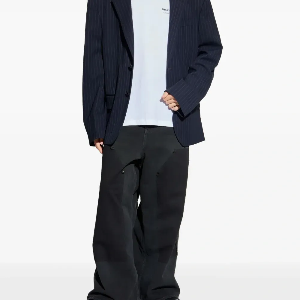 футболка с логотипом