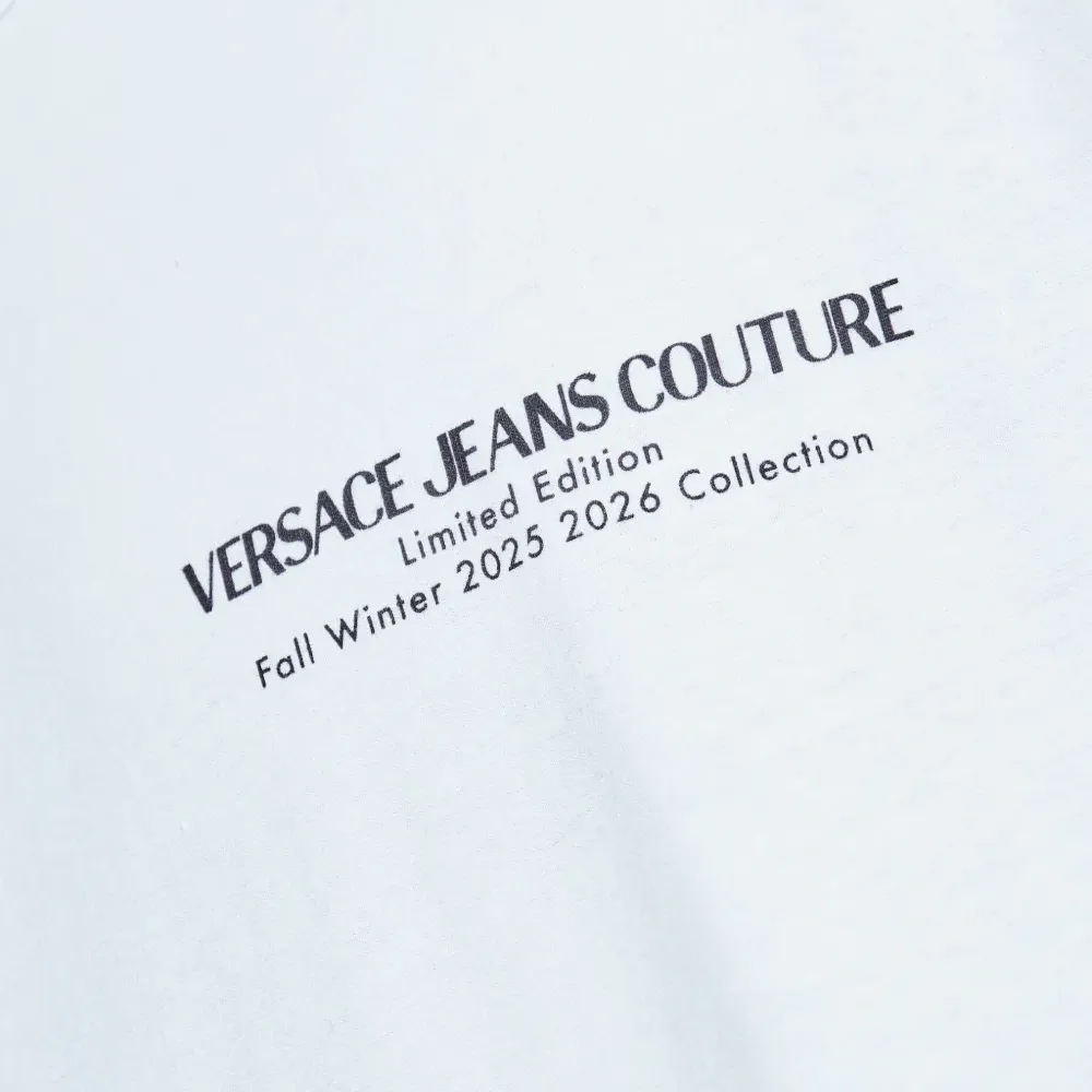 футболка с логотипом