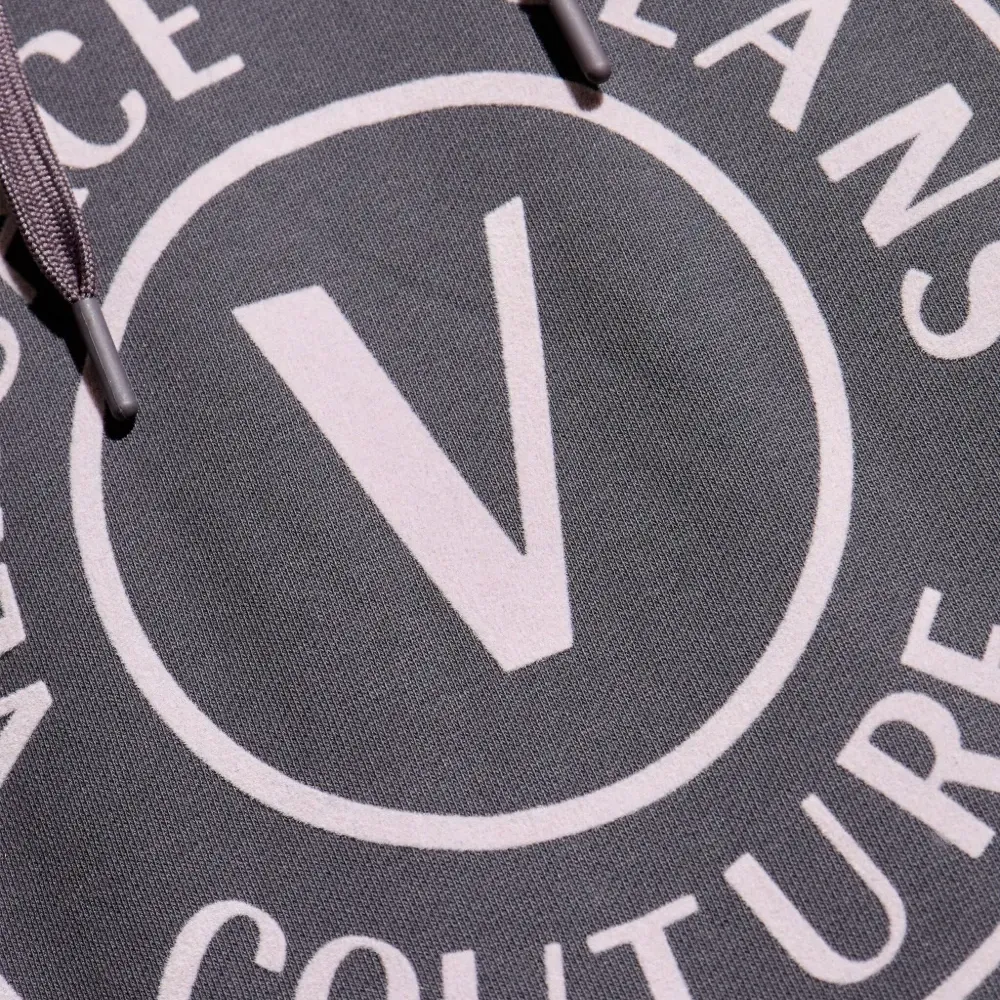 худи с логотипом