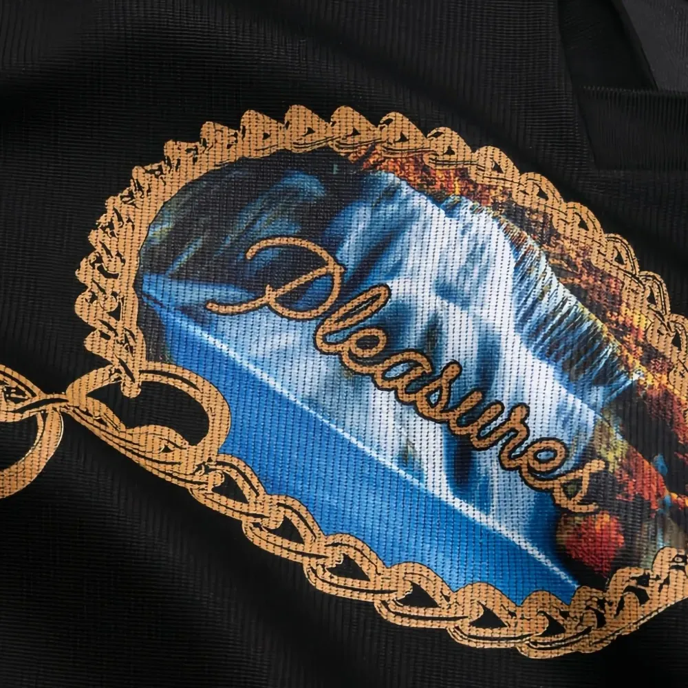 футболка с логотипом