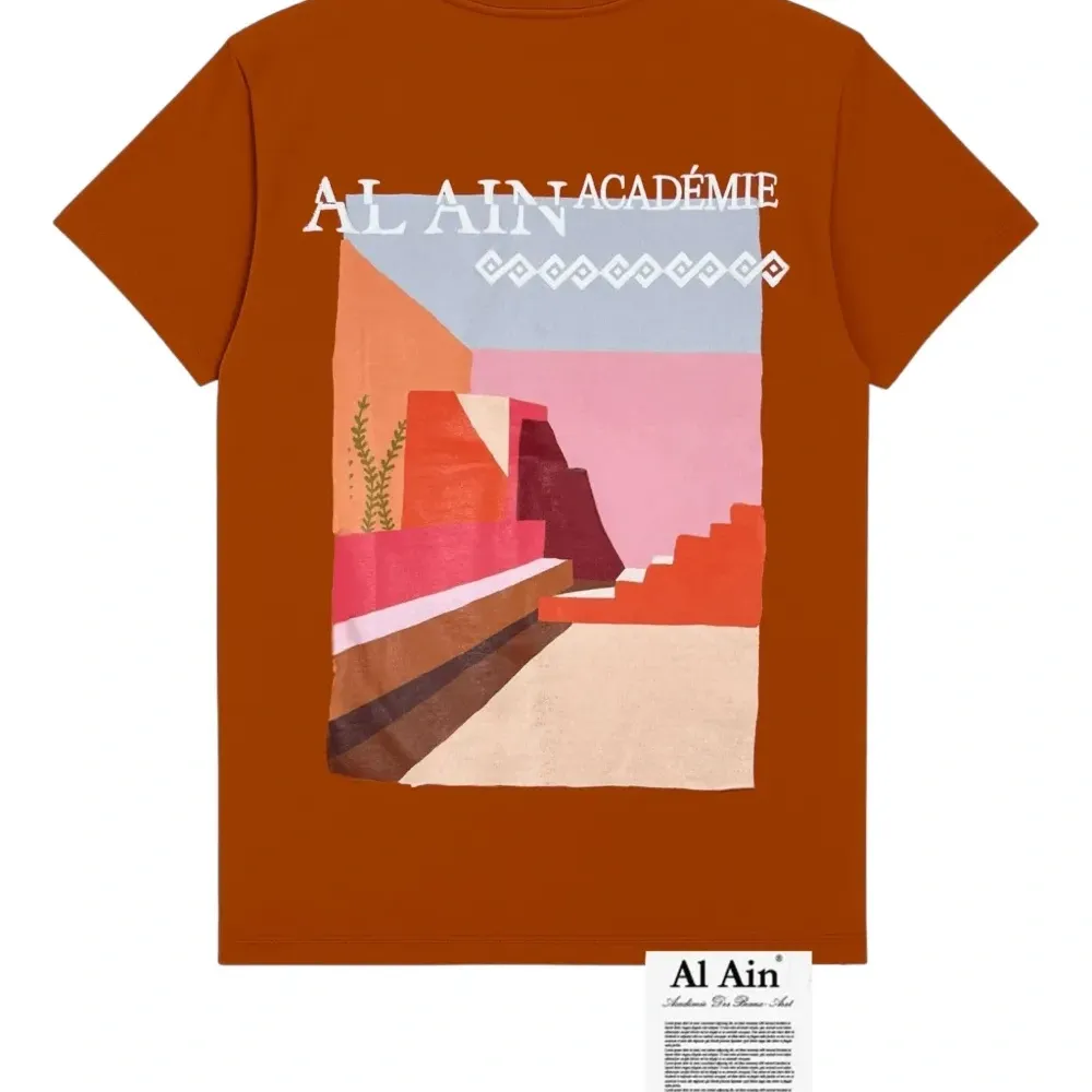 футболка с логотипом