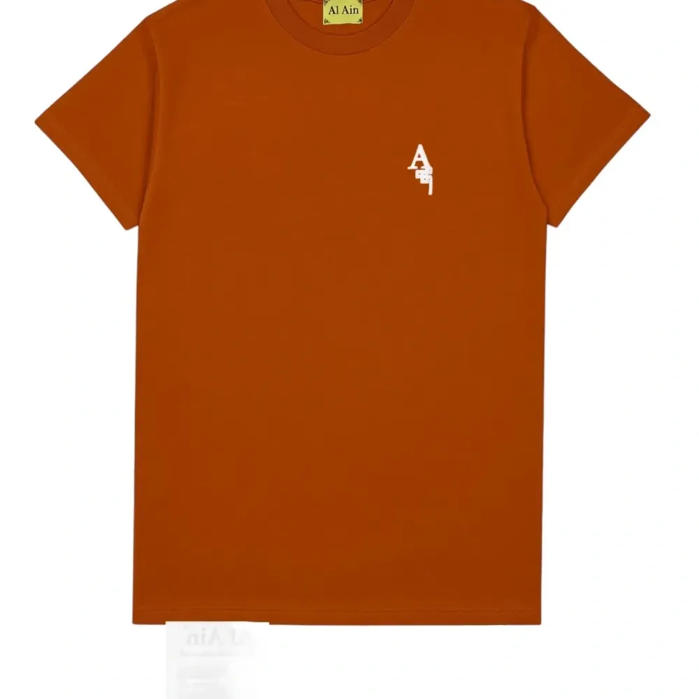 футболка с логотипом