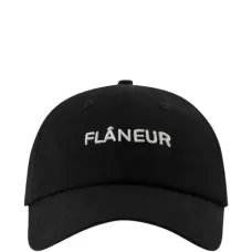 Кепка с вышитым логотипом