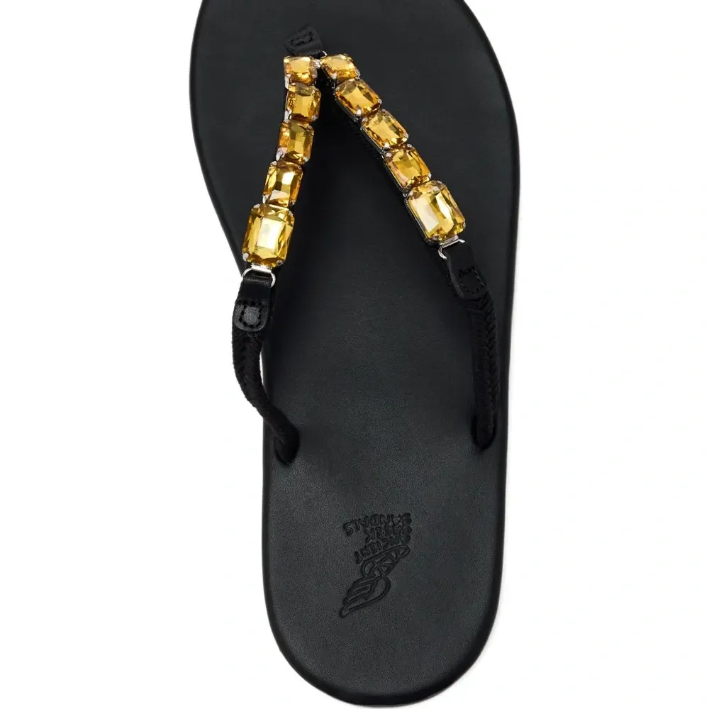 Шлепанцы с Т-образным ремешком и кристаллами