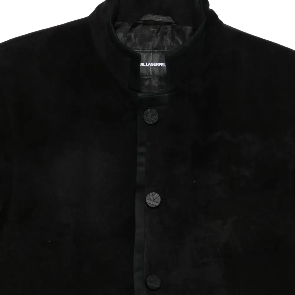 Куртка на пуговицах с воротником-стойкой