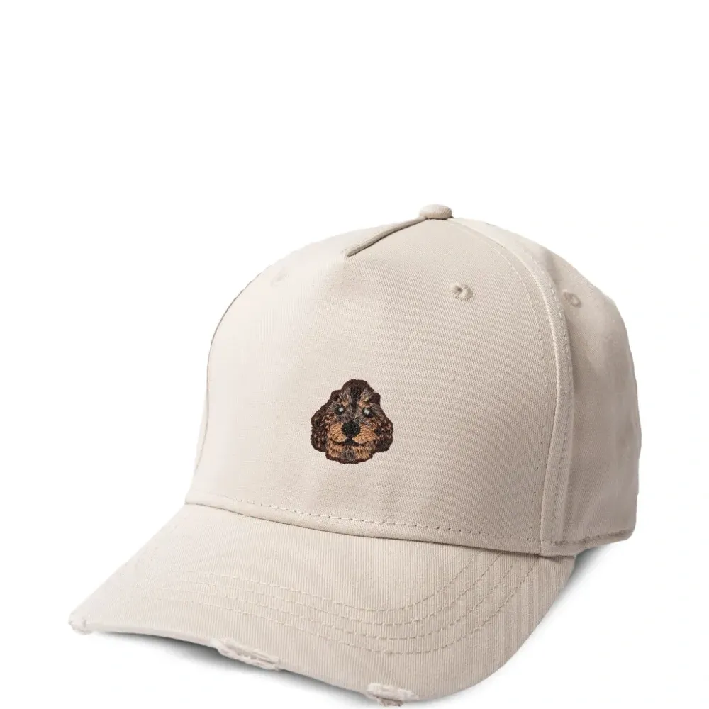 бейсболка с эффектом потертости и вышивкой