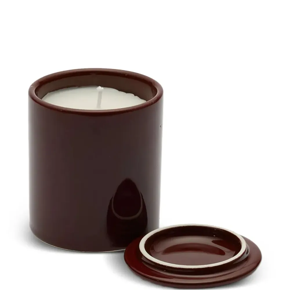 Свеча в керамическом подсвечнике