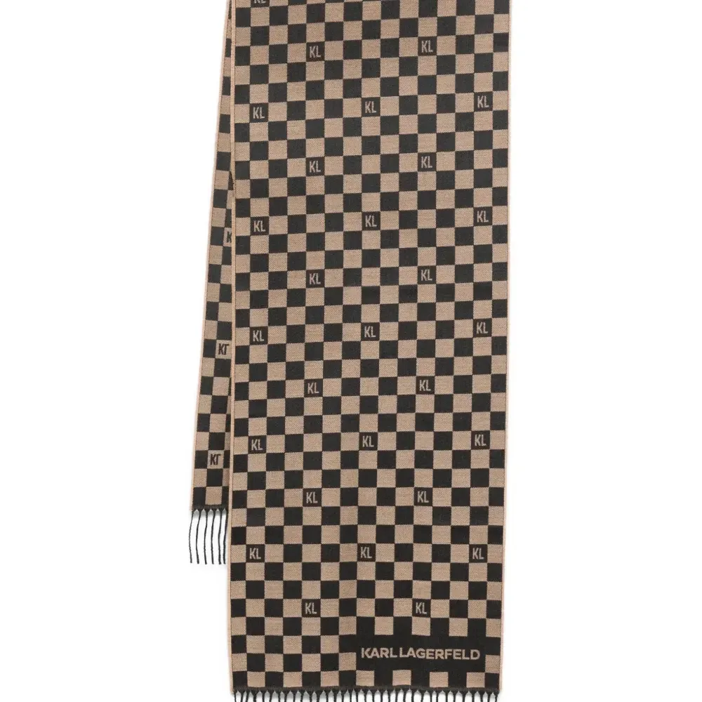 Клетчатый шарф с бахромой