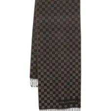 Клетчатый шарф с бахромой