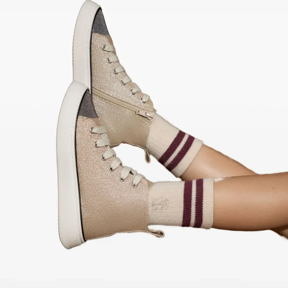 носки с вышитым логотипом