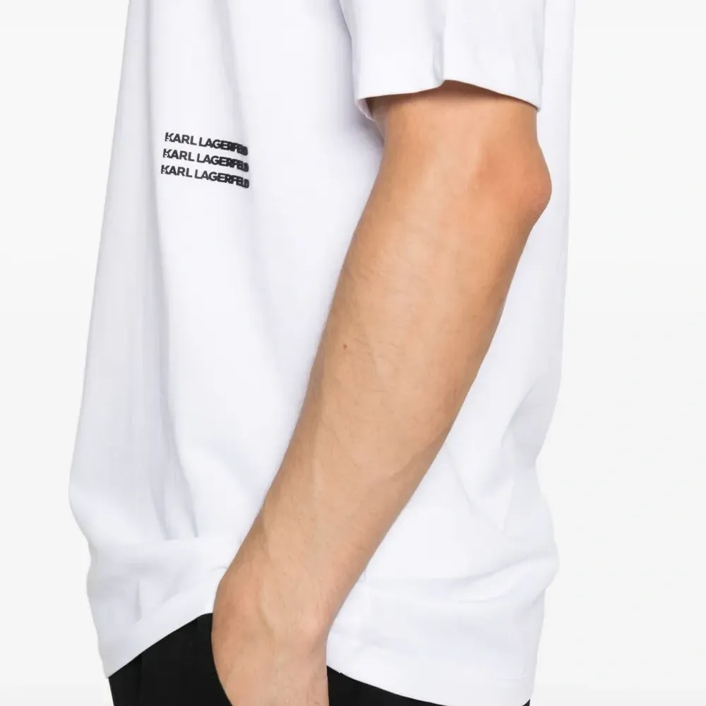 Футболка с логотипом